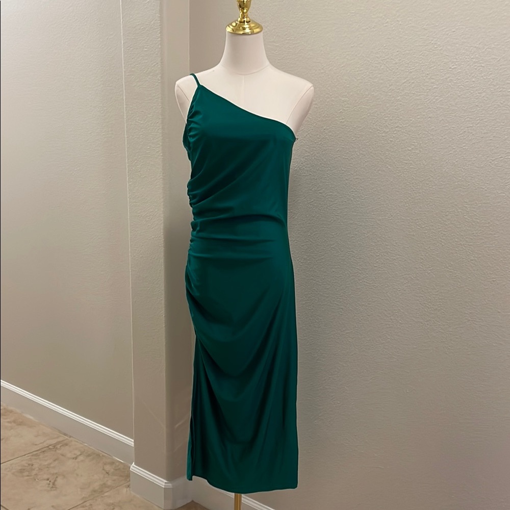 Elegant Green One-Shoulder Dress